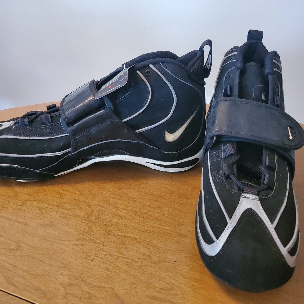NWT! Men's Nike Zoom Air Hightop Cleats, black and white - size 16